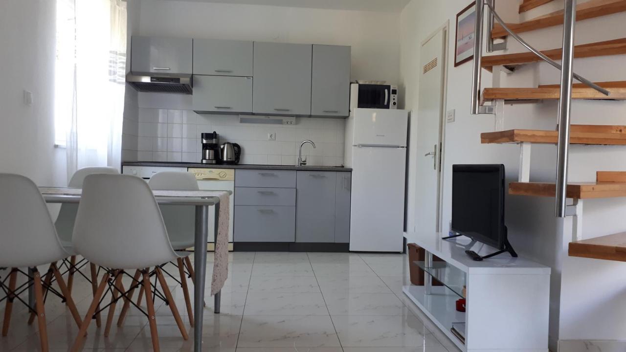Apartment Pejnovic Malinska Exteriör bild