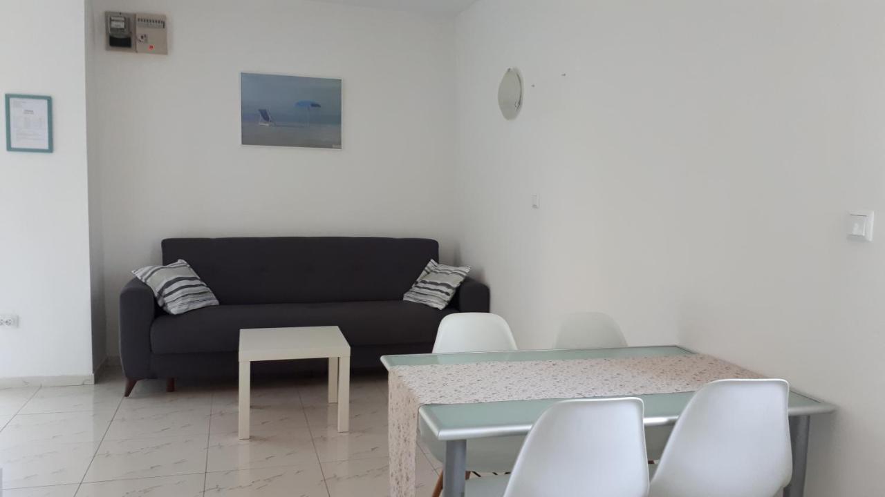 Apartment Pejnovic Malinska Exteriör bild
